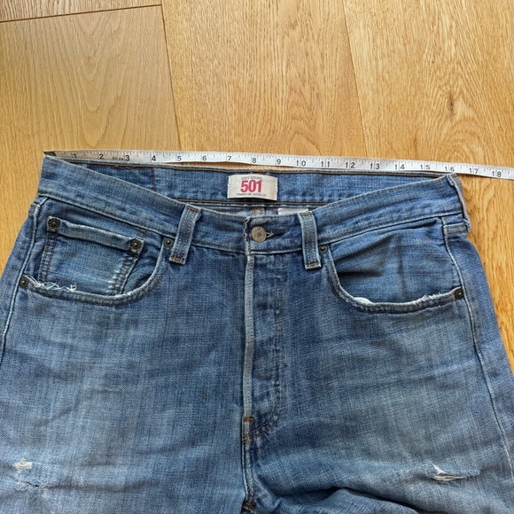 Vintage Levi’s 501 Original Fit Distressed Cut-Off Denim Shorts - Picture 12 of 15